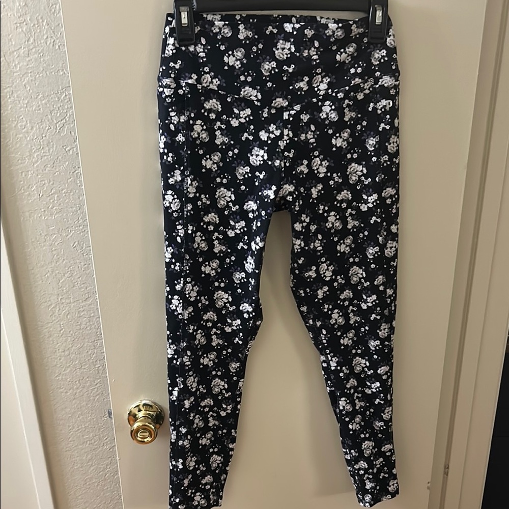 PINK Victoria's Secret Black and White Floral Leggings